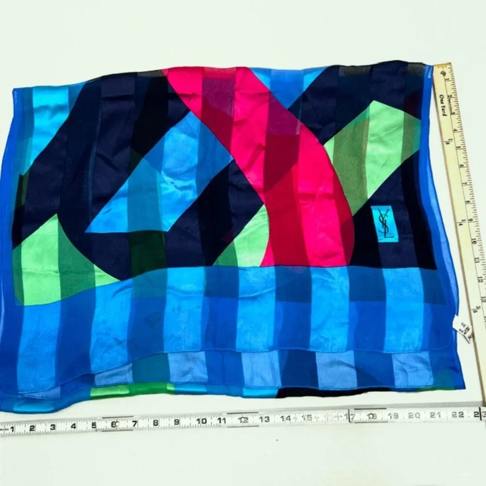 Vgt  Yves Saint Laurent 100% Silk Chiffon/Satin scarf 68x23 Black Red Green(33)